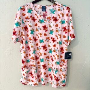 Zoe + Chloe-WonderWink-Women’s Scrub Top-Gingerbread Pattern-Pink-Size 2X-NWT